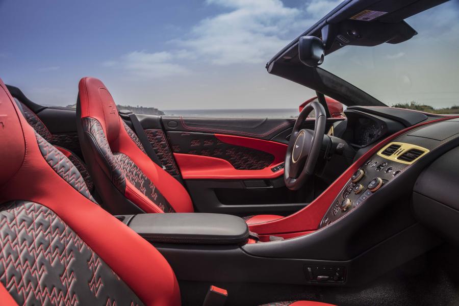 Интерьер Aston Martin Vanquish Zagato Volante 2017 года  (NA) (фото 7 из 40)